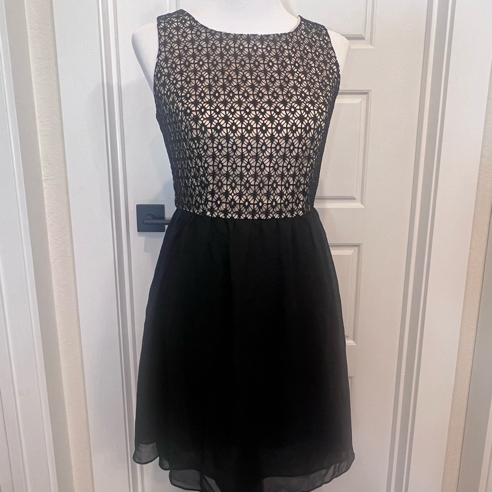 Gianni Bini Size Small- Beautiful Black and Cream Dress with Embroidered Bodice.